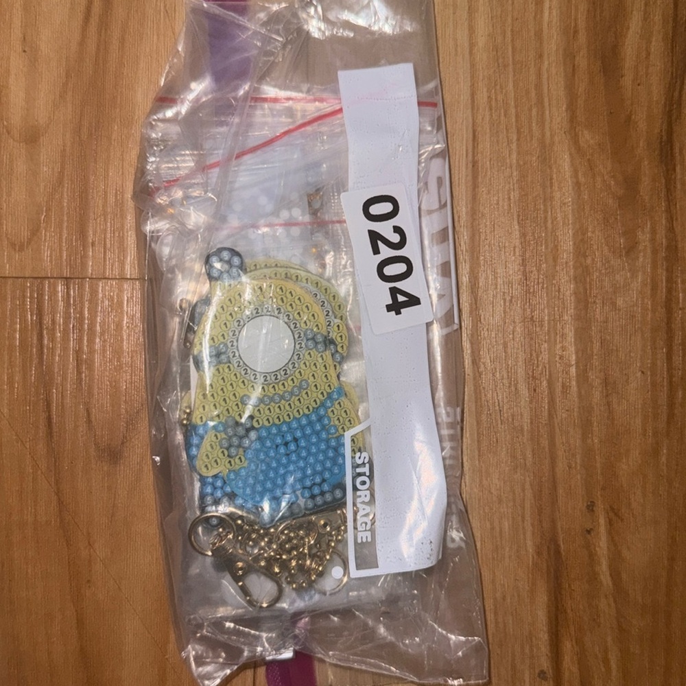 🌴 NEW - Set of 4 Double Sided “Minions” Diamond Dots Keychain Making Kit